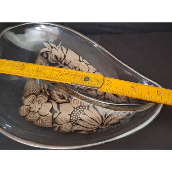 Vintage Georges Briard Divided Relish Dish, Leaf Shaped Gold Accents - Picture 5 of 5